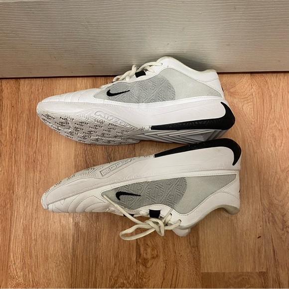 Nike Giannis freak 5 white and black basketball shoes 8.5 men - Picture 3 of 4